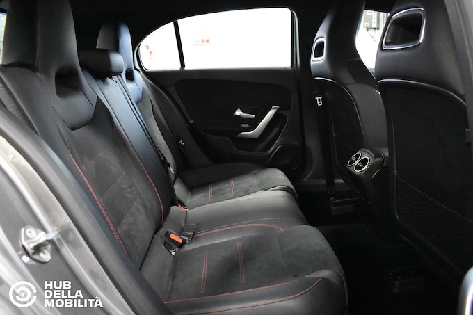 MERCEDES-BENZ A 180 d Automatic Premium